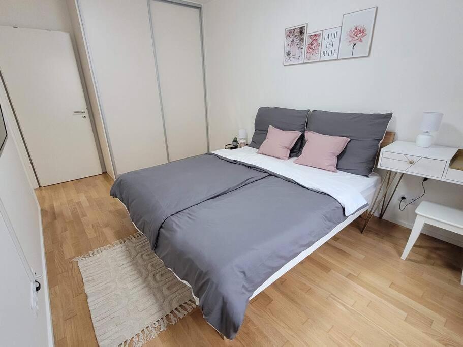 Newly Built With Balcony, Ac And Free Indoor Garage Apartmán *