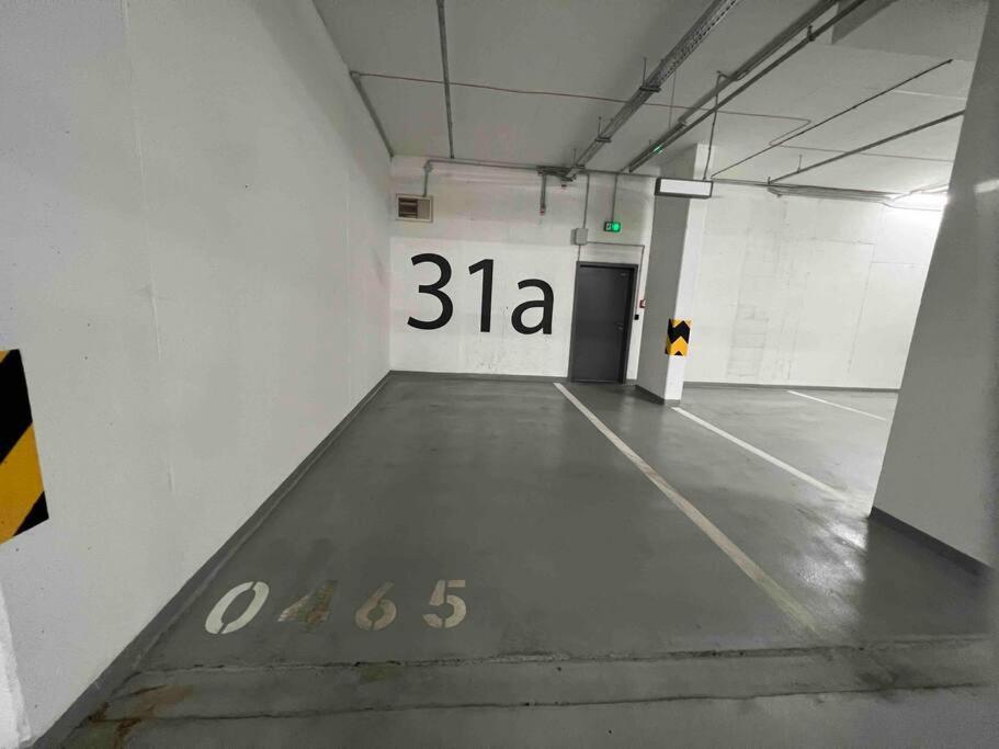 Newly Built With Balcony, Ac And Free Indoor Garage Apartmán *