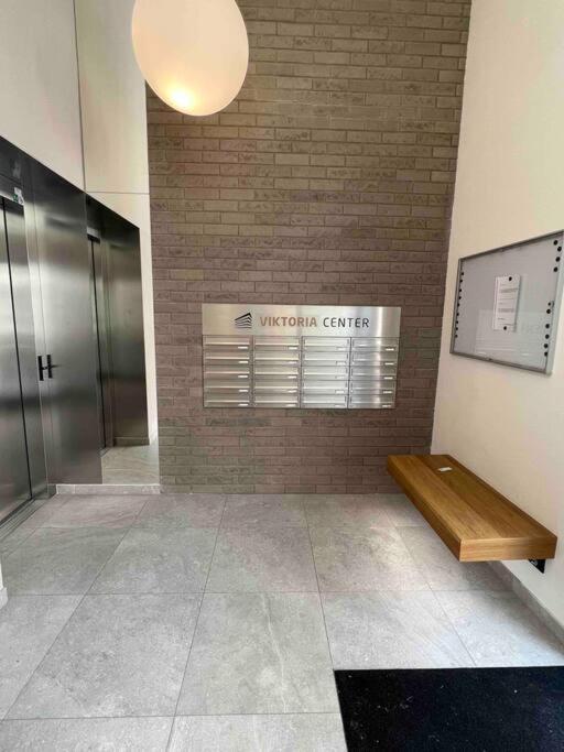 Apartmán Newly Built With Balcony, Ac And Free Indoor Garage