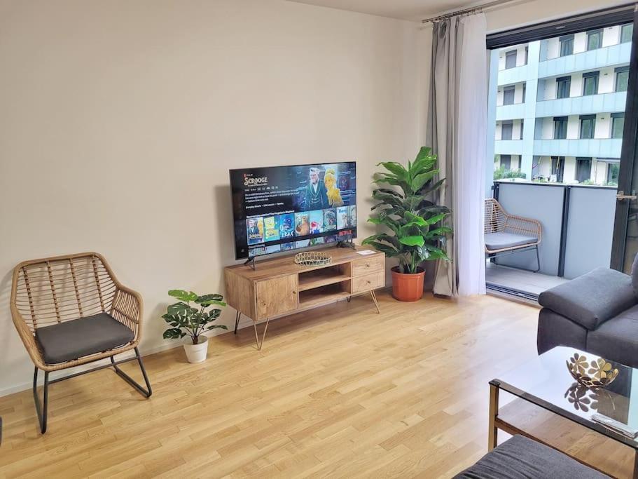 Newly Built With Balcony, Ac And Free Indoor Garage Apartmán *