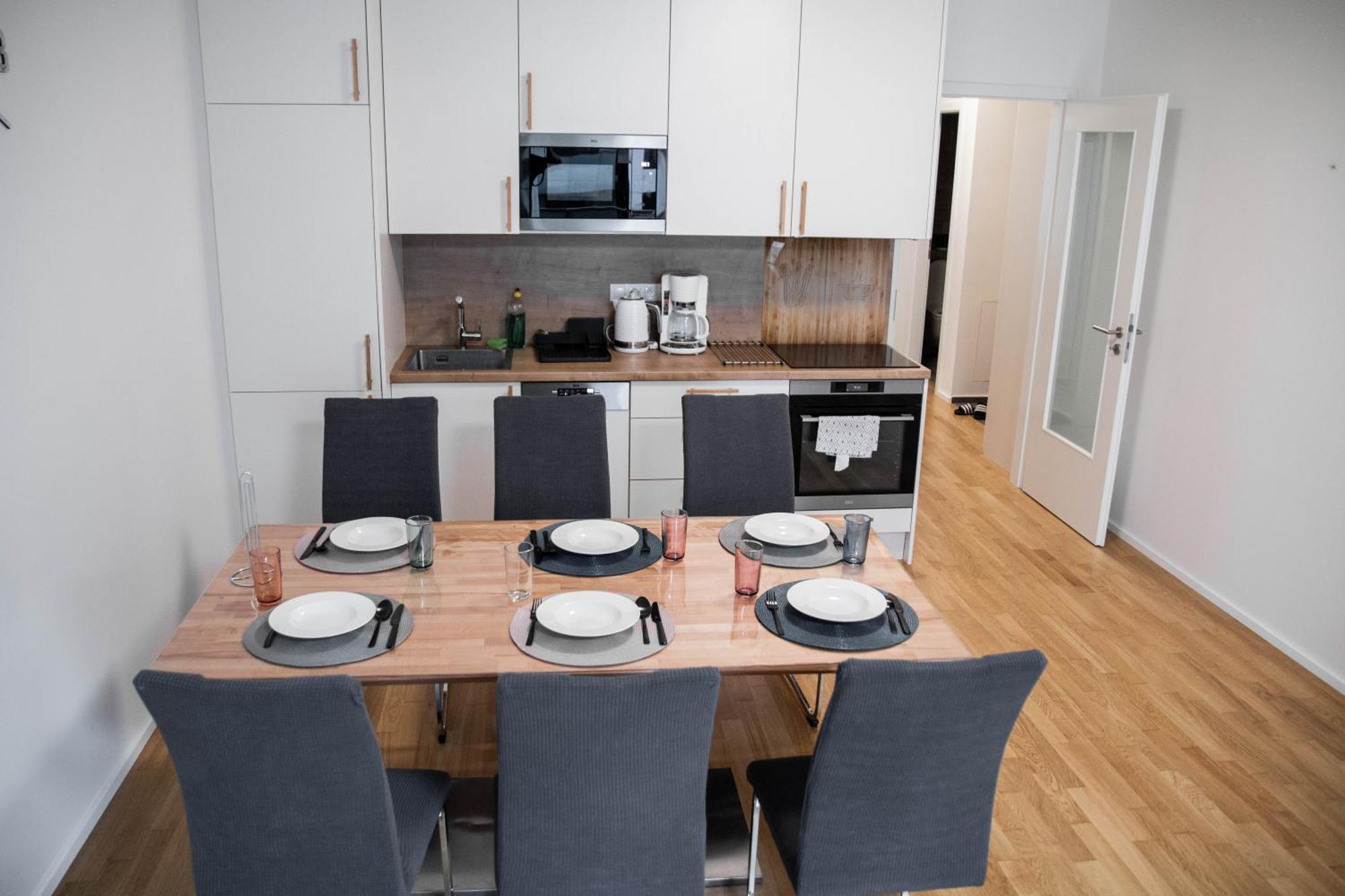 Newly Built With Balcony, Ac And Free Indoor Garage Apartmán *