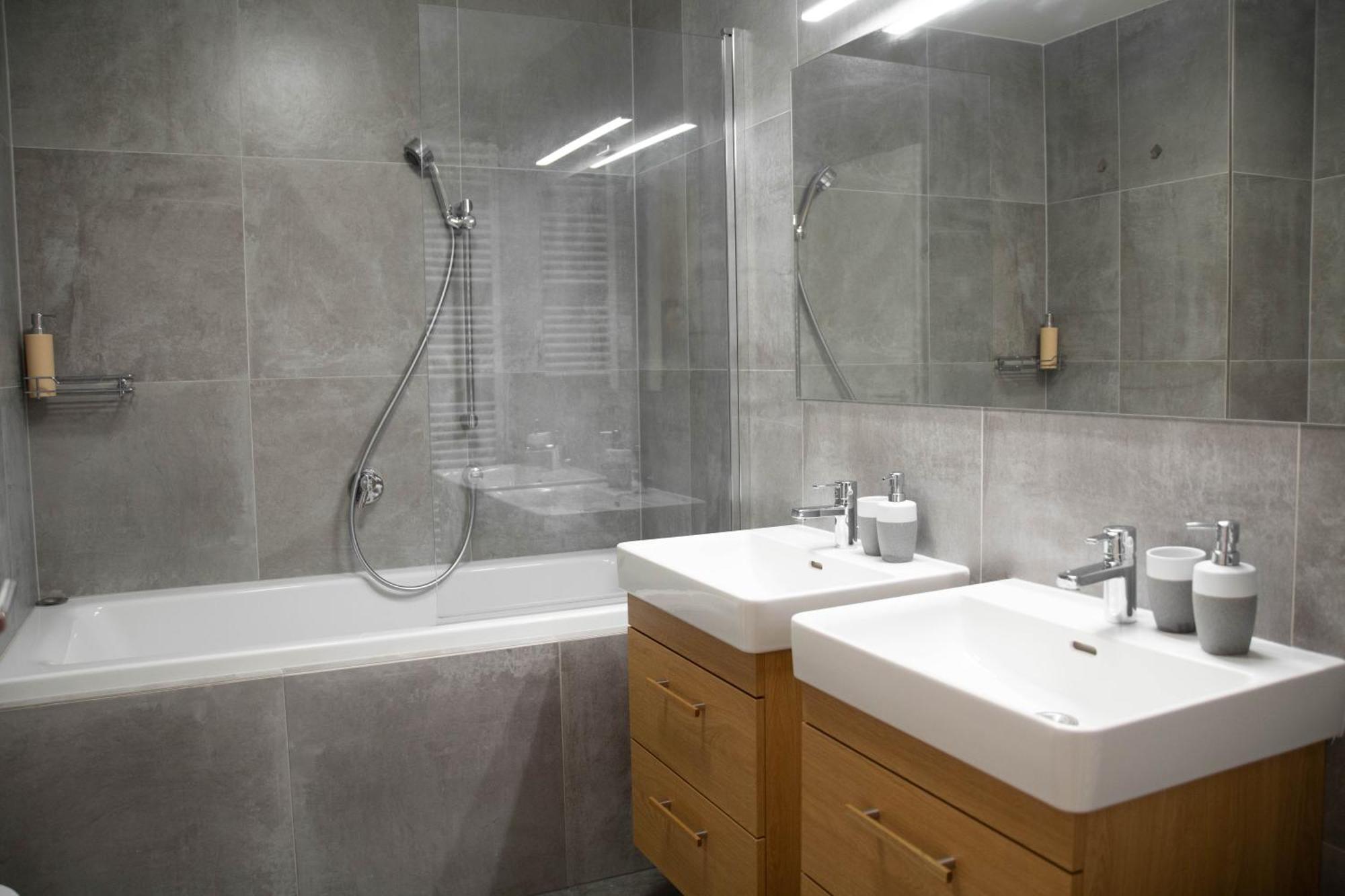 Newly Built With Balcony, Ac And Free Indoor Garage Praha
