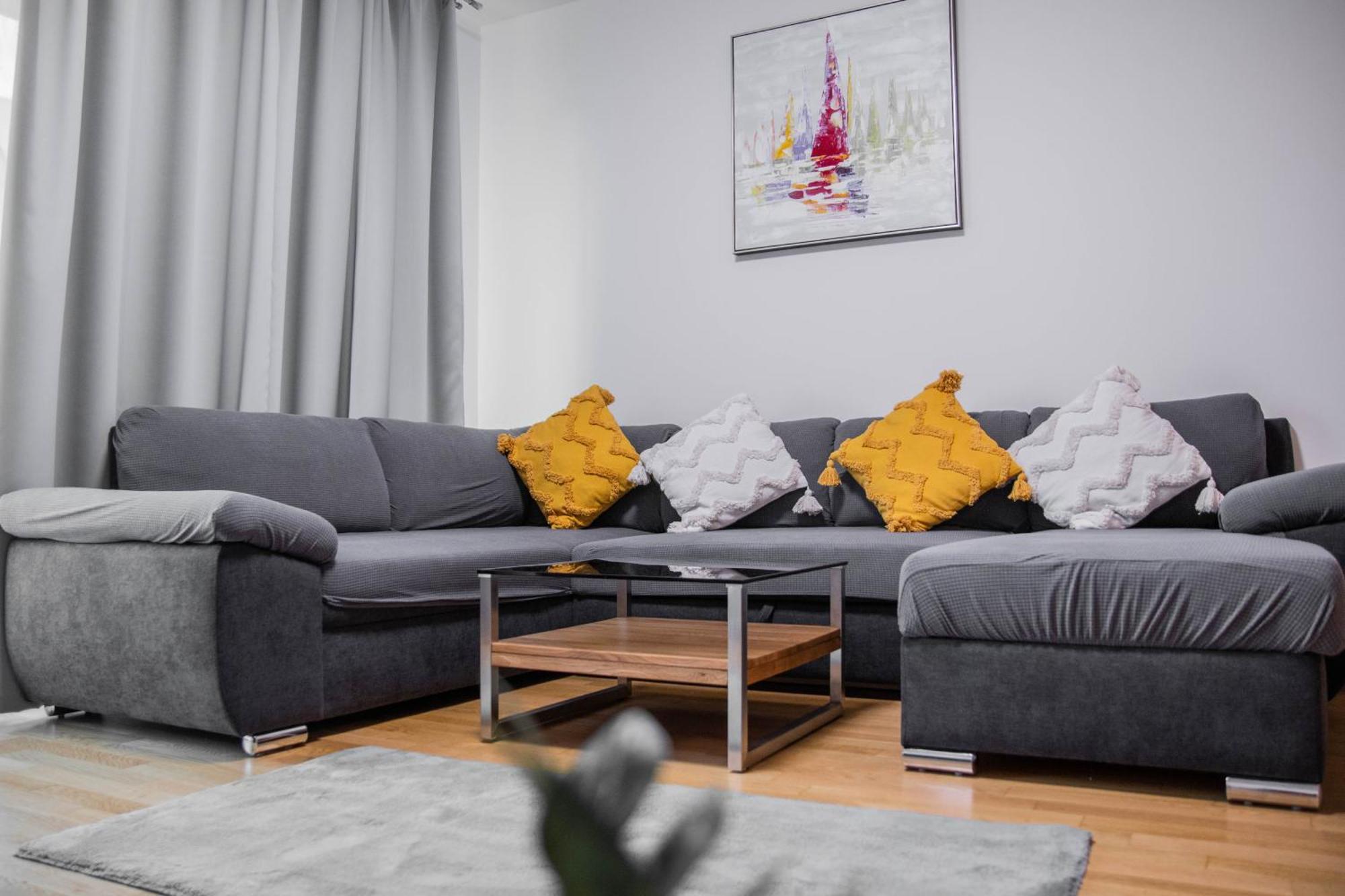 Apartmán Newly Built With Balcony, Ac And Free Indoor Garage Praha