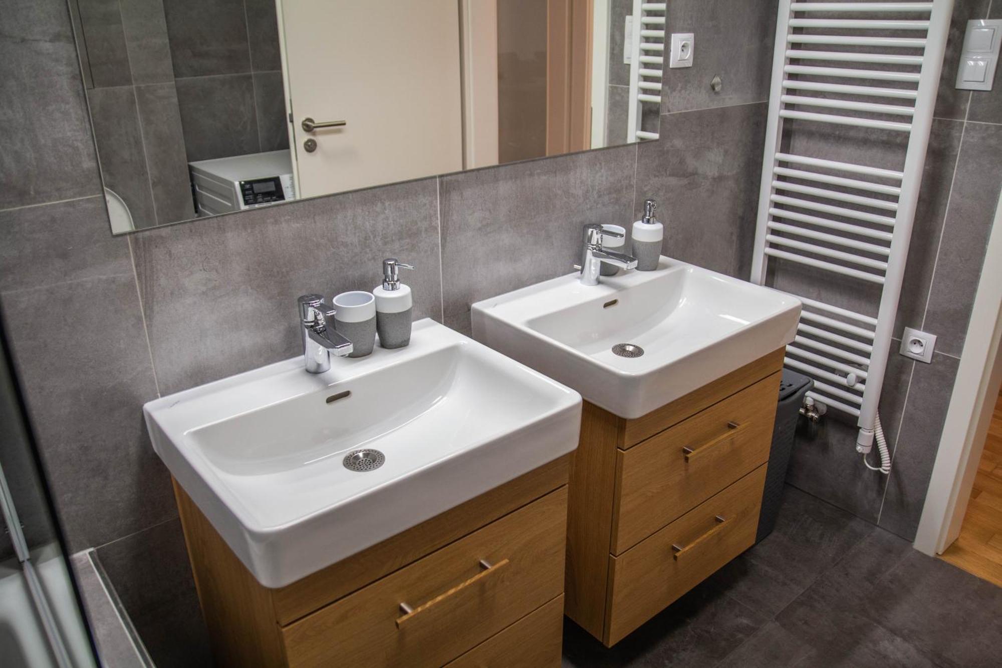 Apartmán Newly Built With Balcony, Ac And Free Indoor Garage Praha
